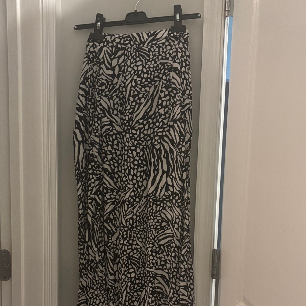 Black and White Patterned Women's Skirt